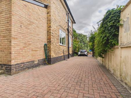 3 bedroom Semi-detached house to let in Manor Road, Knaresborough, HG5