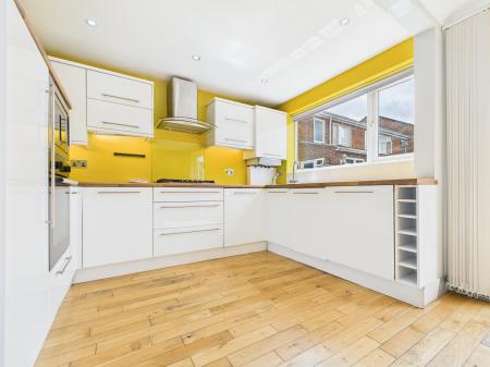 3 bedroom Semi-detached house to let in Park House Green, Harrogate, HG1