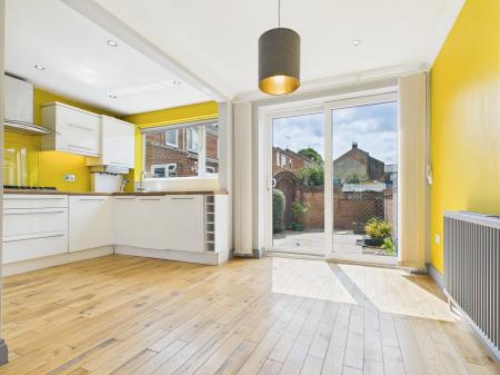 3 bedroom Semi-detached house to let in Park House Green, Harrogate, HG1