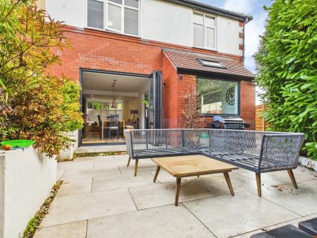 4 bedroom Semi-detached house to let in The Parade, Harrogate, HG1