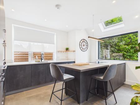 4 bedroom Semi-detached house to let in The Parade, Harrogate, HG1