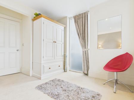 2 bedroom Flat to let in Kings Road, Harrogate, HG1