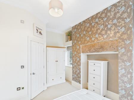 2 bedroom Flat to let in Kings Road, Harrogate, HG1