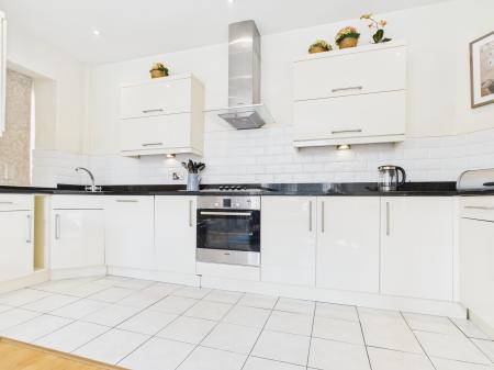 2 bedroom Flat to let in Kings Road, Harrogate, HG1