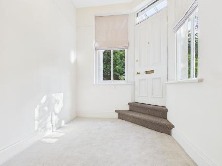 3 bedroom Apartment to let in Clarence Drive, Harrogate, HG1