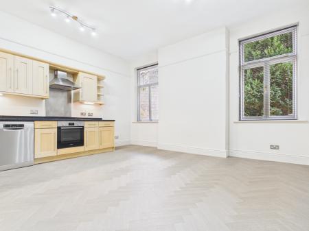 3 bedroom Apartment to let in Clarence Drive, Harrogate, HG1