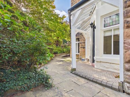 3 bedroom Apartment to let in Clarence Drive, Harrogate, HG1
