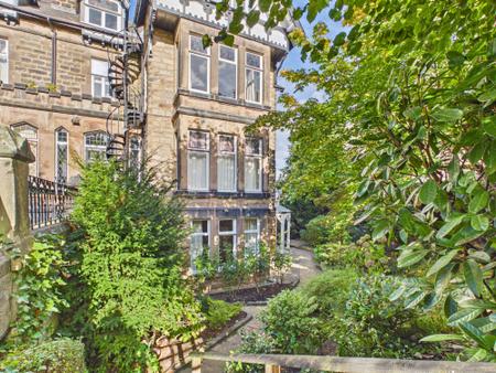 3 bedroom Apartment to let in Clarence Drive, Harrogate, HG1