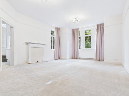 3 bedroom Apartment to let in Clarence Drive, Harrogate, HG1