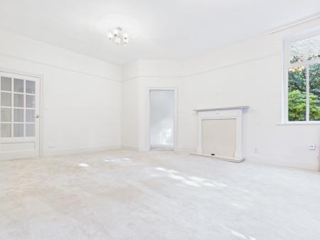 3 bedroom Apartment to let in Clarence Drive, Harrogate, HG1