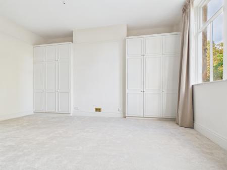 3 bedroom Apartment to let in Clarence Drive, Harrogate, HG1