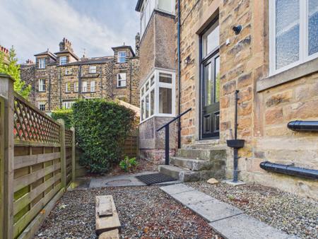 3 bedroom Apartment to let in Clarence Drive, Harrogate, HG1