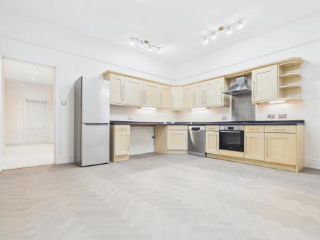 3 bedroom Apartment to let in Clarence Drive, Harrogate, HG1