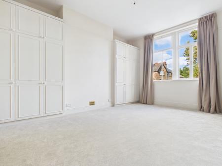 3 bedroom Apartment to let in Clarence Drive, Harrogate, HG1