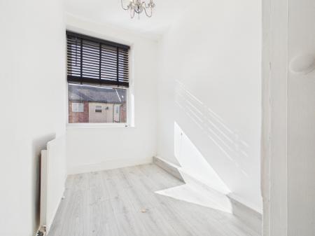 3 bedroom Terraced House to let in Hookstone Avenue, Harrogate, HG2