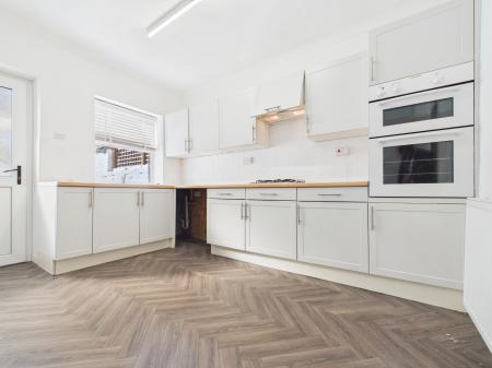 3 bedroom Terraced House to let in Hookstone Avenue, Harrogate, HG2