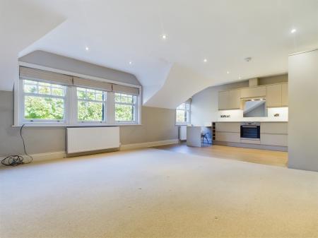 2 bedroom Flat to let in Harlow Moor Drive, Harrogate, HG2
