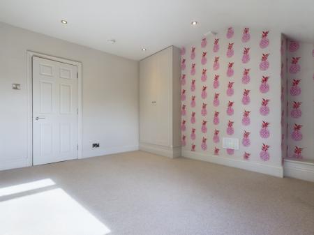 2 bedroom Flat to let in Harlow Moor Drive, Harrogate, HG2
