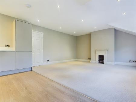 2 bedroom Flat to let in Harlow Moor Drive, Harrogate, HG2