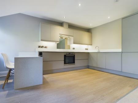 2 bedroom Flat to let in Harlow Moor Drive, Harrogate, HG2