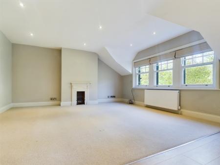 2 bedroom Flat to let in Harlow Moor Drive, Harrogate, HG2