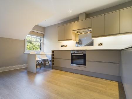 2 bedroom Flat to let in Harlow Moor Drive, Harrogate, HG2