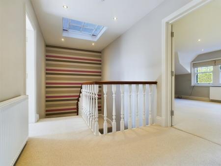 2 bedroom Flat to let in Harlow Moor Drive, Harrogate, HG2