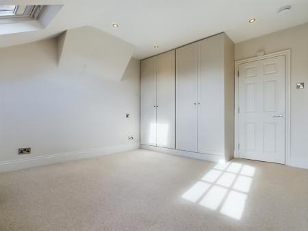 2 bedroom Flat to let in Harlow Moor Drive, Harrogate, HG2