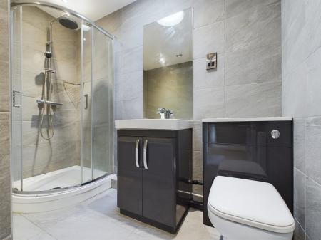 2 bedroom Flat to let in Harlow Moor Drive, Harrogate, HG2