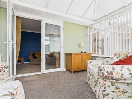 1 bedroom Bungalow to let in Woodhall Drive, Harrogate, HG1