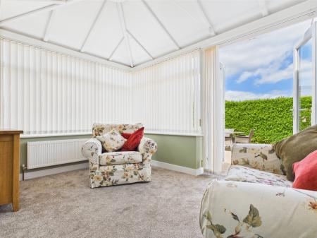 1 bedroom Bungalow to let in Woodhall Drive, Harrogate, HG1