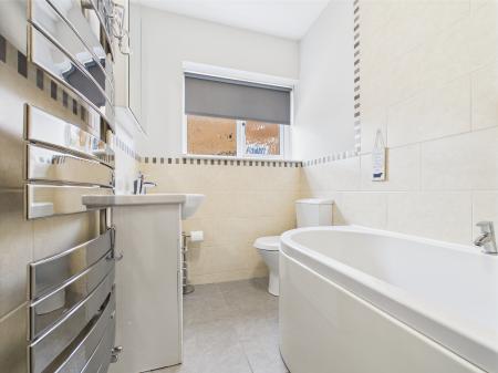 1 bedroom Bungalow to let in Woodhall Drive, Harrogate, HG1