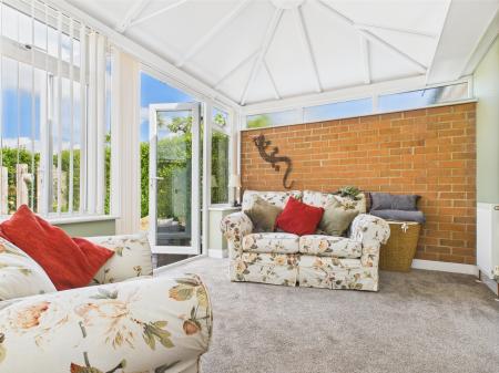 1 bedroom Bungalow to let in Woodhall Drive, Harrogate, HG1