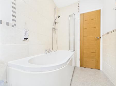 1 bedroom Bungalow to let in Woodhall Drive, Harrogate, HG1