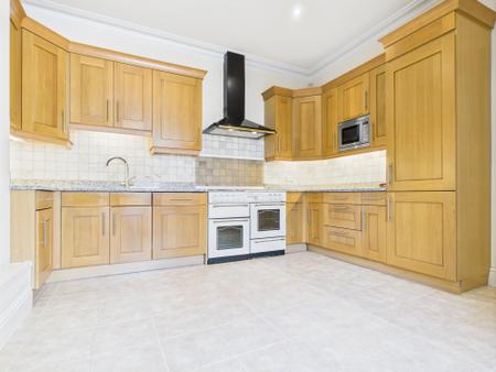 4 bedroom Town house to let in Studley Road, Harrogate, HG1