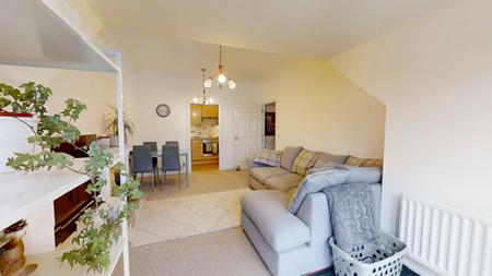 2 bedroom Flat for sale in Harlands Road, Haywards Heath, RH16