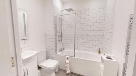 2 bedroom Flat for sale in Harlands Road, Haywards Heath, RH16