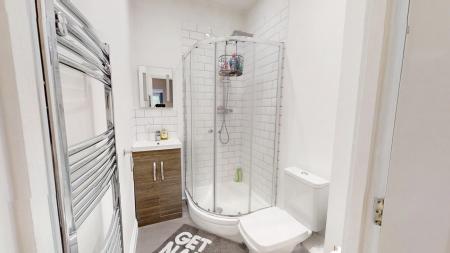 2 bedroom Flat for sale in Harlands Road, Haywards Heath, RH16