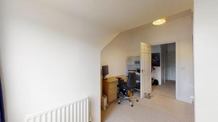 2 bedroom Flat for sale in Harlands Road, Haywards Heath, RH16