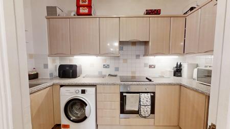 2 bedroom Flat for sale in Harlands Road, Haywards Heath, RH16