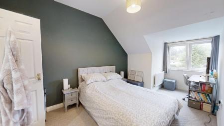 2 bedroom Flat for sale in Harlands Road, Haywards Heath, RH16