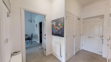 2 bedroom Flat for sale in Harlands Road, Haywards Heath, RH16