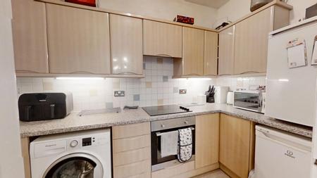2 bedroom Flat for sale in Harlands Road, Haywards Heath, RH16
