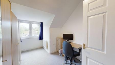 2 bedroom Flat for sale in Harlands Road, Haywards Heath, RH16