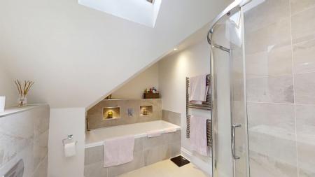 2 bedroom Flat for sale in Cuckfield Road, Haywards Heath, RH17