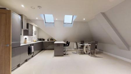 2 bedroom Flat for sale in Cuckfield Road, Haywards Heath, RH17