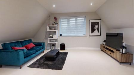 2 bedroom Flat for sale in Cuckfield Road, Haywards Heath, RH17