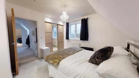 2 bedroom Flat for sale in Cuckfield Road, Haywards Heath, RH17