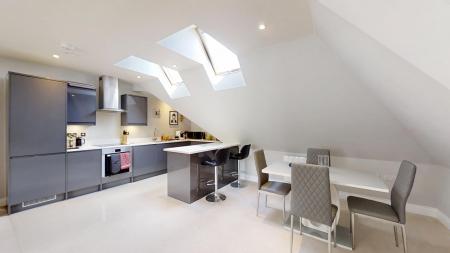 2 bedroom Flat for sale in Cuckfield Road, Haywards Heath, RH17