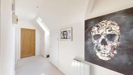 2 bedroom Flat for sale in Cuckfield Road, Haywards Heath, RH17